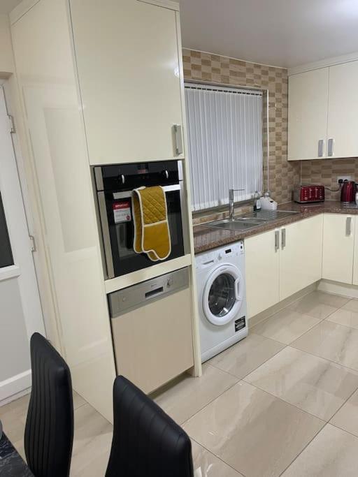 Gated Home Close To Birmingham City Centre Экстерьер фото
