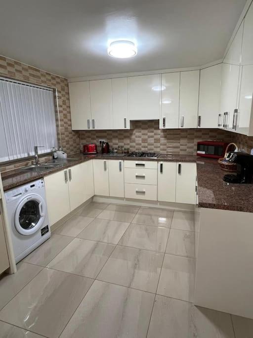 Gated Home Close To Birmingham City Centre Экстерьер фото